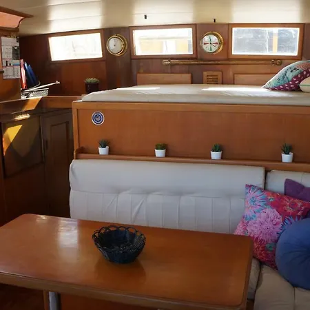 L'artemia Bateau A Quai Hotel en barco Aigues-Mortes